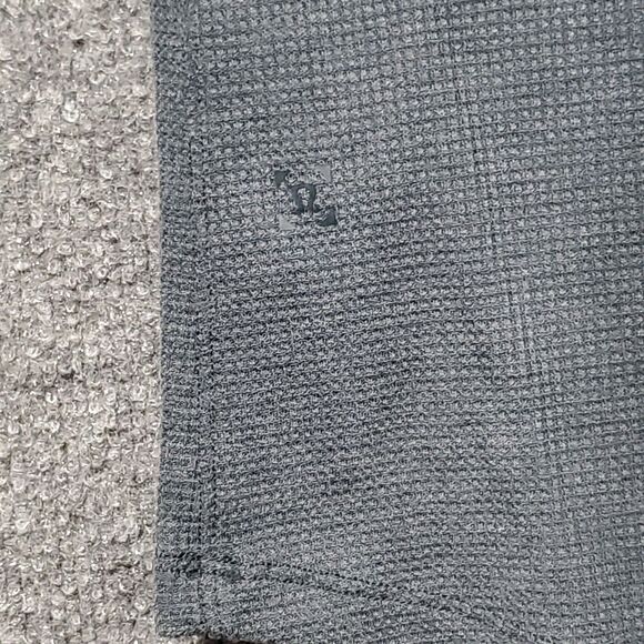 Lululemon Waffle Knit Shirt Mens Small Gray Short Sleeve Performance Slim Logo - Picture 1 of 11